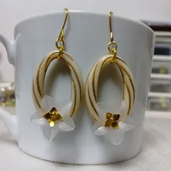 ☆300円ピアス 93. アンティークリング/磨りガラス調フラワー