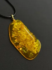 美品 存在感抜群 大きな琥珀ペンダントトップ
