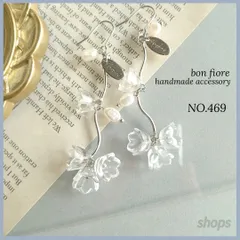 ハンドメイド ピアス　イヤリング　クリアなお花が涼し気な揺れるロングピアス　金属アレルギー対応　ノンホールピアス　アクセサリー　淡水パール　大ぶり　ロング　揺れる　花　フラワー　シルバー　クリア　透明　プレゼント　お呼ばれ　淡水パール　かわいい　NO.469