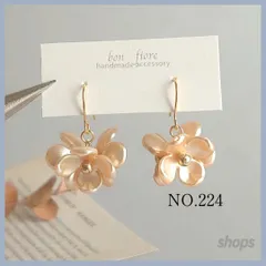 お花　小ぶり　ゴールド　揺れる 上品　かわいい　プレゼント　ギフト　お呼ばれ　結婚式　ブライダル　普段使い　イヤリング/ノンホールピアス/樹脂ピアス　サージカルステンレス　金属アレルギー対応 ハンドメイドピアス　ハンドメイドアクセサリー NO.224
