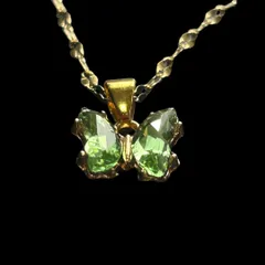 蝶の形状 ネックレス 緑色ストーン　　A-006