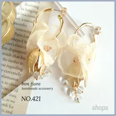 ゴールドフラワーつぼみフープピアス　ハンドメイドピアス　揺れる　お花　花　フラワー 大ぶり　大人　かわいい　シフォン　ウェディング　ブライダル　結婚式　お呼ばれ　プレゼント　ギフト　NO.421