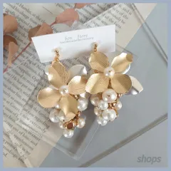 ゴールド×シルバーの大ぶりお花のピアス　イヤリング 金属アレルギー対応　ハンドメイドピアス 　揺れる　お花　花　フラワー　大ぶり　コットンパール　じゃらじゃら　ブライダル　ウェディング　お呼ばれ NO.294
