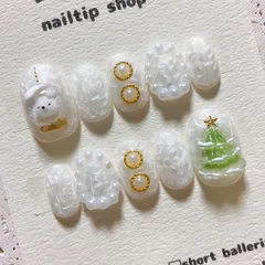 スノードームに閉じ込められたくま　ネイルチップ　雪　冬　結晶　クリスマスツリー　ホワイト　白　リース　パール　オーロラ