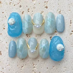 海からひょっこりくま　ネイルチップ　夏　海　ブルー　青　透け感　ホワイト　白　ニュアンス　波　動物　個性派　マグネット　大理石
