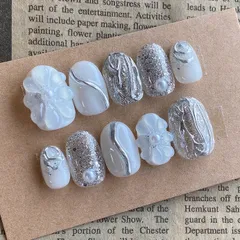 ぷっくりフラワーネイル　乳白色　ホワイト　花　シルバー　銀　ニュアンスうねうね　成人式　振袖　袴　卒業式　ブライダル　結婚式