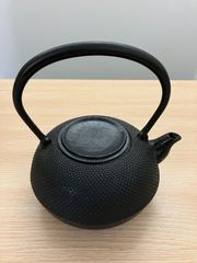 新品1.8L 南部鉄器　盛榮堂　鉄瓶　平丸アラレ 新品1.8L 南部鉄器 盛榮堂 鉄瓶 平丸アラレ - メルカリ