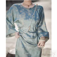 【在庫あり】蝶モチーフ 新中式ドレス レーヨンサテン ジャカード エレガント スリム 光沢 高級 パーティー フォーマル おしゃれ レディース 2025新作 蝶の舞いが華やぐ、モダンな新中式シルエット