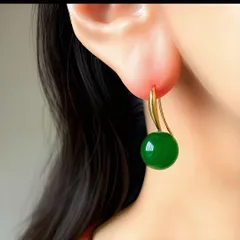 深みのあるグリーンに魅了。天然石グリーンオニキスのピアス