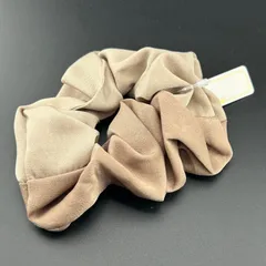 【新品】定価1650円 ヘアアクセサリー ヘアゴム シュシュ ベージュ◆