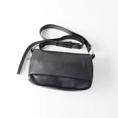 極美品 2025AW ビアズリー BEARDSLEY レザーボディバッグ＼ブラック ショルダーバッグ 牛革 クロスボディ【2400014664560】