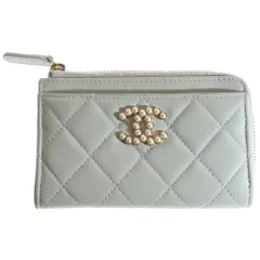 CHANEL (シャネル) マトラッセ ココマーク フェイクパール ロゴプレート レザー コイン カード フラグメントケース ゴールド金具 ライトブルー AP3811