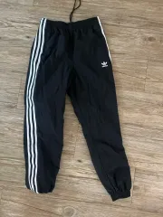 アディダス 3本線 ジョガーパンツ xs ナイロン