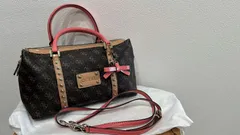 中古美品正規品　GUESS トートバッグ  ルージュピンクのサムネイル