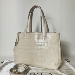 2512-186｜美品｜フルラ ハンドバッグ レザー ライトピンク クロコ型 