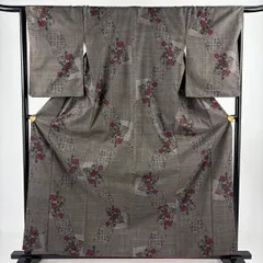紬 身丈163.5cm 裄丈66.5cm M 袷 草花 色紙 焦茶色 正絹 秀品 【中古】