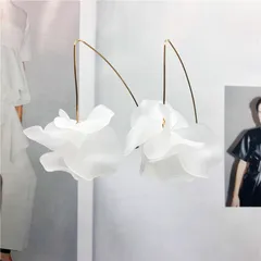 ブライダルアクセサリー マット ピアス 花 フラワー 高見え