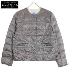 極美品 PRADA プラダ ノーカラー ダウン 三角プレート ベージュ グレー PRADA プラダ 29B831 グレー 三角プレート ノーカラーライト