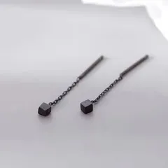 AREUM ピアス キューブ 垂れ下がり スティックピアス 両耳 片耳 チェーン キュービックピアス ロングピアス 揺れる 誕生日 彼女 女性 2つ入り (ブラック,  中)