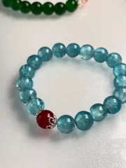 青色のガラスビーズと赤アクセント　ブレスレット　アクセサリー