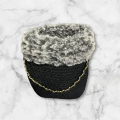 ゴールドチェーン付き手提げバッグ