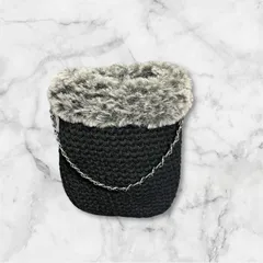 シルバーチェーン付き手提げバッグ