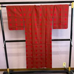 道行　着物　羽織　和装コート　赤　六角形　リサイクル着物　c-778