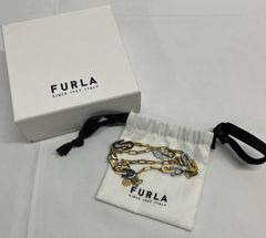 美品 FURLA ロゴチャーム ネックレス ゴールド - メルカリ