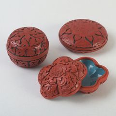 工芸品 赤黒彫刻模様 堆朱 ついしゅ 2個セット 工芸品 赤黒彫刻模様 堆朱 ついしゅ 2個セット - メルカリ