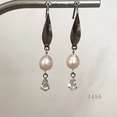 淡水パール・天然色ピンクベージュ＆クリスタル　ピアス　＊・＊・＊　〈クリスマス　結婚式〉