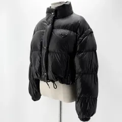 2025年最新】プラダ ダウン ショートの人気アイテム - メルカリ