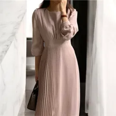 M ピンクベージュ ワンピース　ロング　長袖 プリーツ　上品　フォーマル　ドレス