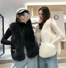 ベスト コート レディース エコファー ベスト Vネック フェイクファー ジレ ファーベスト 毛皮ベスト アウター ポケット 上品感 ボリューム感 重ね着 レイヤード風 フェミニン エレガント