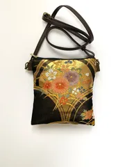 大人可愛いサコッシュバッグ帯リメイクサコッシュバッグ着物リメイクバッグ スマホショルダースマホバッグ 帯リメイクバッグ ハンドメイド送料込みNO.5825