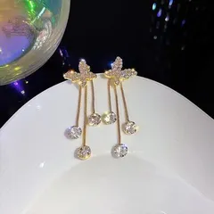 キラキラ輝くバタフライのロングピアス