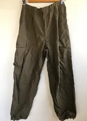 ユニクロ ワイドフィットパラシュートカーゴパンツ メンズ M カーキ 2851202510290050