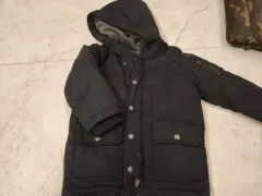 キッズ用 フード ブラック マウンテンパーカー アウター