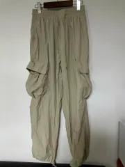 ベージュ カーゴ ジョガー パンツ