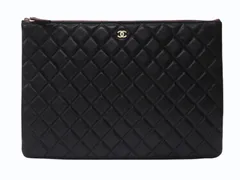 CHANEL シャネル クラッチバッグ ポーチ マトラッセ キルティング 20番台 A82045 レザー ブラック 美品 中古 4b005152