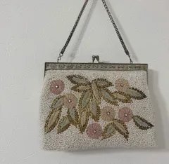 昭和レトロ　総ビーズバッグ 白　花柄　ビーズバッグ　パーティーバッグ　貴重　和装バッグ　アンティーク　がま口　ハンドバッグ　FH797