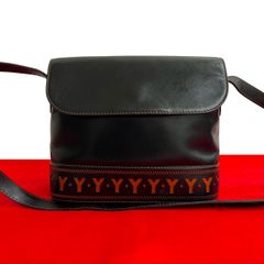 LOEWE ロエベ　ハンドバッグ　アナグラム　ロゴ型押し ナッパレザー　ブラック LOEWE ロエベ アナグラム ナッパレザー ミニバッグ 巾着 ショルダー