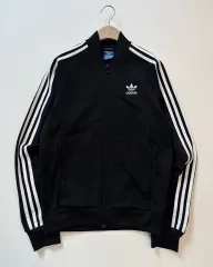 adidas アディダス 黒いカラースーパースタートラックジャージ