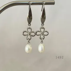 淡水パール＆フラワー　ピアス　・・✽・・　〈サージカルステンレス　フック〉