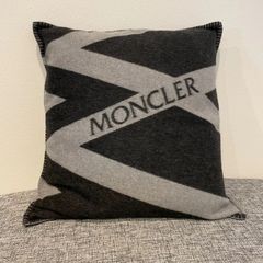 超希少　MONCLER 超大型ブランケット　掛け布団　タオル　非売品　イタリア産 超希少 MONCLER 超大型ブランケット 掛け布団 タオル 非売品 イタリア