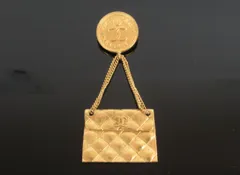 CHANEL シャネル 31 RUE CAMBON マトラッセバッグ モチーフ ピンブローチ ゴールドカラー  rk9353