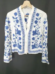 ◇ Θ ZARA ザラ 刺繡 ショート丈 ノーカラー 長袖 ジャケット サイズEUR S USA S MEX 26 ホワイト ブルー系 レディース E  【1507230010971】
