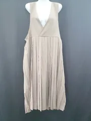 ◇ ⊂ emi+ エミプラス シンプル 無地 プリーツ ノースリーブ 膝下丈 ワンピース サイズL モカ系 レディース E  【1508260063548】