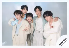 【中古】生写真(STARTO) Snow Man/深澤辰哉・ラウール・渡辺翔太・目黒蓮・宮舘涼太/横型・膝上/「Snow Man Dome Tour 2024 RAYS」グッズオフショット/公式生写真