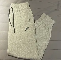 ナイキ テクノ ズボン