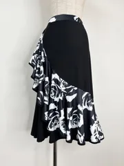 《新品》社交ダンス　ブラック×ホワイト　バラ柄　フリルデザイン　ミディスカート　衣装